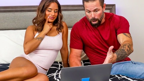 Isabella Jules: Sexy Laptop Tease & Seduction