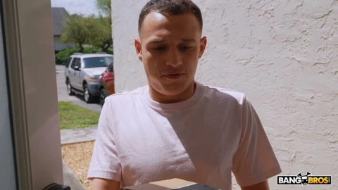 Vivian Taylor: Neighbor Gets Cock - Big Booty